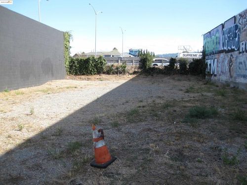 2754 E 7th St, Oakland, CA, 94601-2102 | Card Image