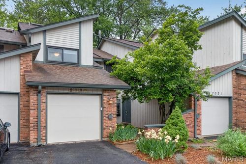 2029 Painted Leaf Dr, Maryland Heights, MO, 63043-2213 | Card Image
