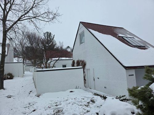 1028 Scott Pl, Ann Arbor, MI, 48105-2585 | Card Image