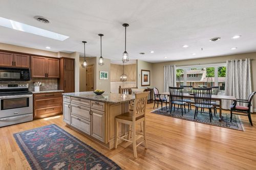 11304 19th Ave S, Burnsville, MN, 55337-1103 | Card Image