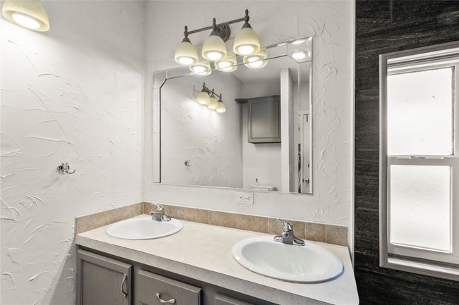 2001 Island Cir, House other with 4 bedrooms, 2 bathrooms and null parking in Tool TX | Image 14