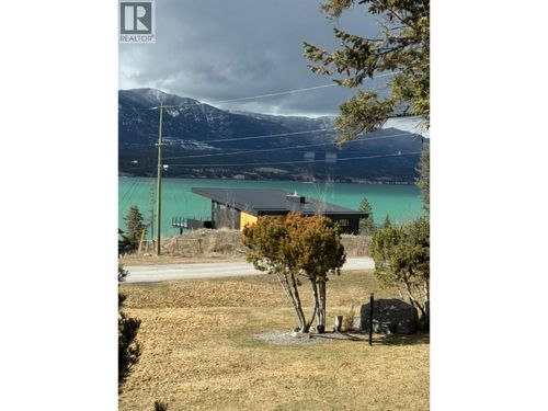 8380 Richardson Cres, Canal Flats, BC, V0B1B0 | Card Image