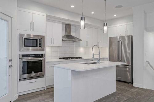 2-136 22 Ave Ne, Calgary, AB, T2E1T3 | Card Image