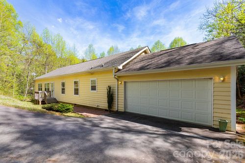 39 Kylie Grace Ln, Candler, NC, 28715-7101 | Card Image