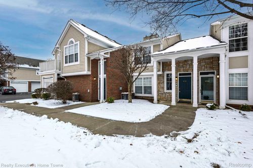 4289 Berkshire Dr, Sterling Heights, MI, 48314-1215 | Card Image