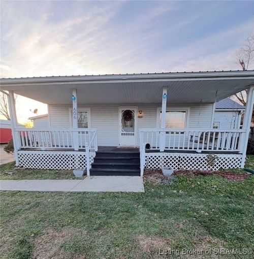 606 Berkey St, Salem, IN, 47167-1604 | Card Image