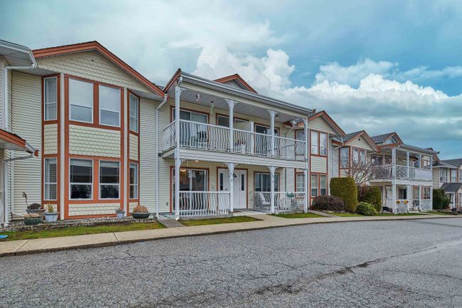 5 - 20554 118 Avenue, Townhouse with 2 bedrooms, 1 bathrooms and 1 parking in Maple Ridge BC | Image 1