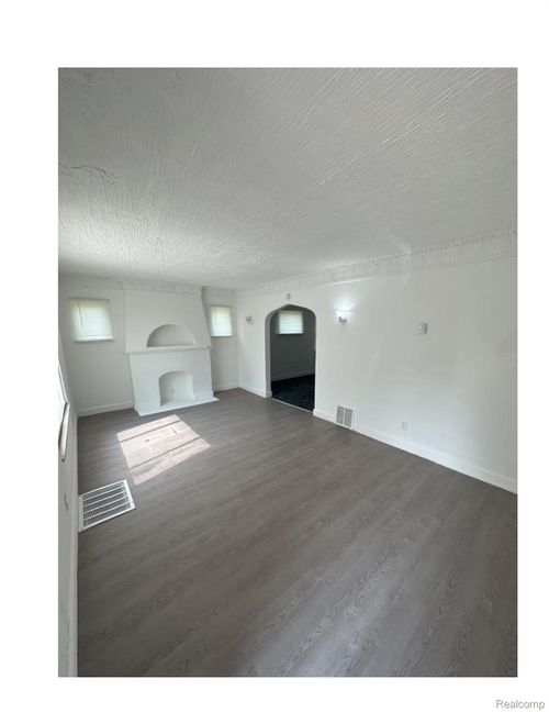 9164 Mendota St, Detroit, MI, 48204-2649 | Card Image