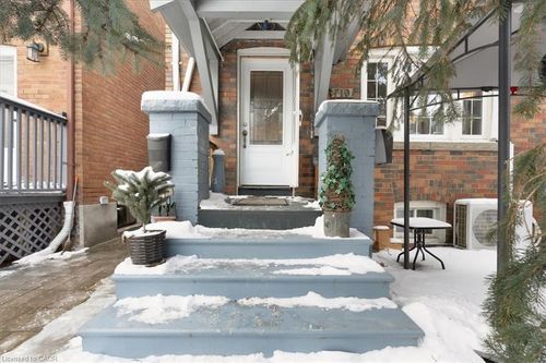 719 Kingston Rd, Toronto, ON, M4E1R8 | Card Image