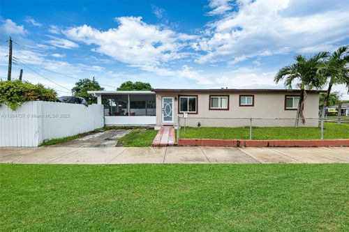 897 W 36th St, Hialeah, FL, 33012-5163 | Card Image