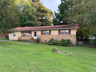 6409 Latimer Avenue, House other with 3 bedrooms, 1 bathrooms and null parking in Guntersville AL | Image 1