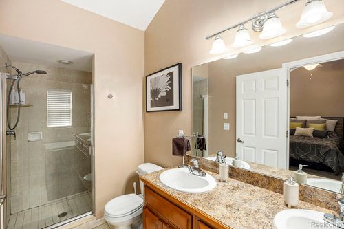 5975 Windemere Ln, Shelby Twp, MI, 48316-5376 | Card Image