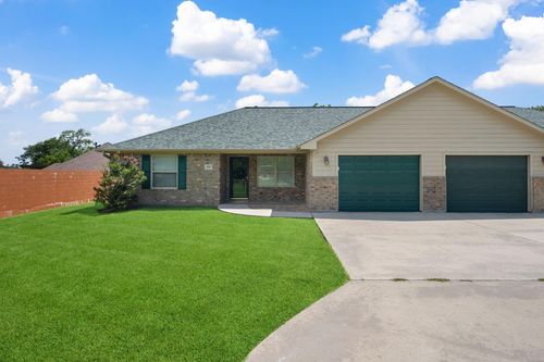 480 W Houston St, Highlands, TX, 77562-2538 | Card Image