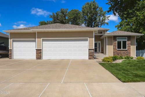 3601 Bay Shore Bnd Se, Mandan, ND, 58554-6333 | Card Image