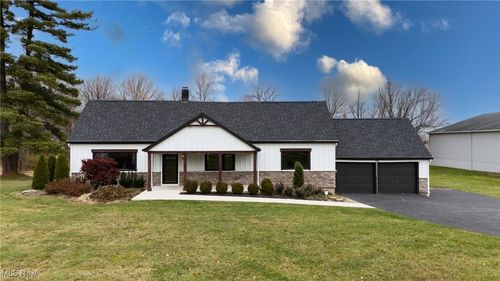 784 Mcclurg Rd, Youngstown, OH, 44512-6409 | Card Image