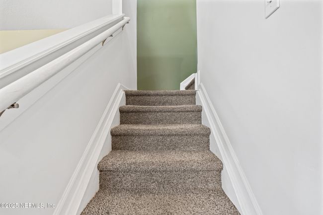 Carpeted stairway | Image 18