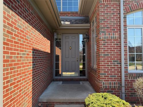 7350 Pine Vista Dr, Brighton, MI, 48116-4735 | Card Image