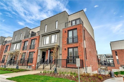 45-99 Roger St, Waterloo, ON, N2J0G1 | Card Image