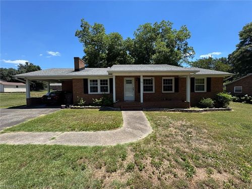 112 Wilson Street, Yadkinville, NC, 27055 | Card Image
