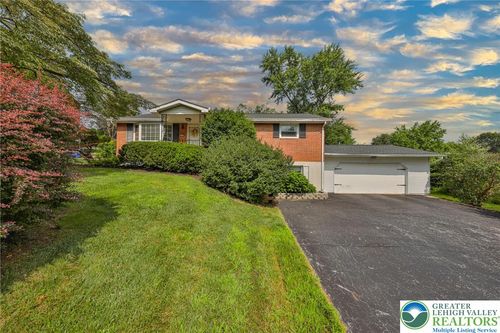 141 E Berger St, Emmaus, PA, 18049-2807 | Card Image