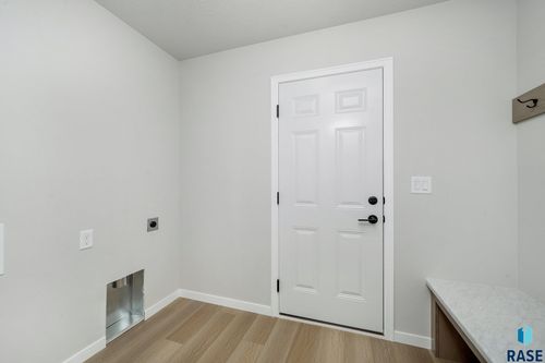 917 N Main St Street, Lennox, SD, 57039 | Card Image