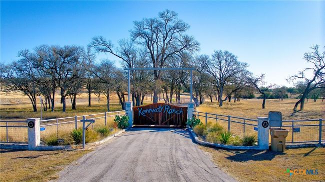 521 Bluff Creek Rd, Home with 3 bedrooms, 4 bathrooms and null parking in Center Point TX | Image 40