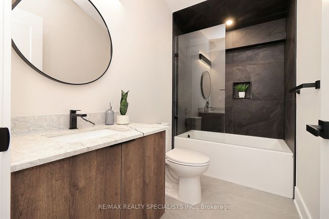 1046 Roosevelt Rd, House attached with 5 bedrooms, 6 bathrooms and 2 parking in Mississauga ON | Image 41