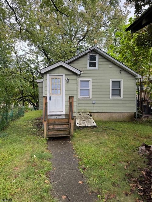 7 Crescent Ave, Totowa, NJ, 07512-2305 | Card Image
