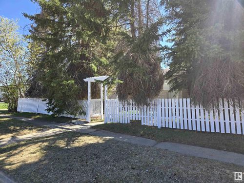 4513 53 Ave, Wetaskiwin, AB, T9A0Y3 | Card Image