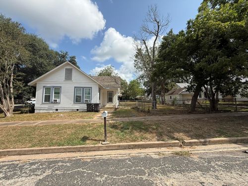 715 Anderson St, Schulenburg, TX, 78956-1403 | Card Image
