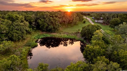 795 Indian Springs Dr, Kingsbury, TX, 78638-2915 | Card Image