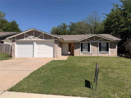 107 Hidalgo Ln, Arlington, TX, 76014-3129 | Card Image