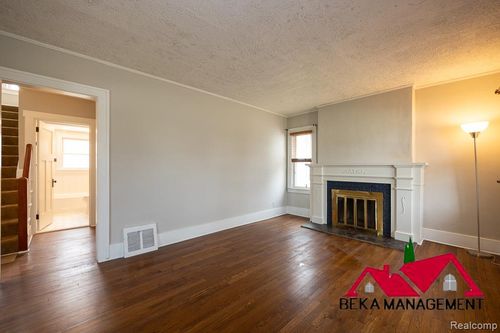 6 Kensington Blvd, Pleasant Ridge, MI, 48069-1218 | Card Image