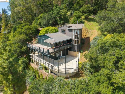 6383 Valley View Rd, Oakland, CA, 94611 | Card Image