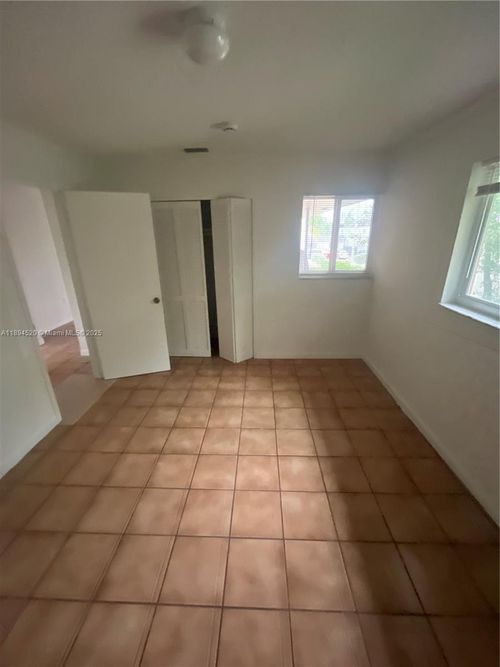 apt-3-415 E 24th St, Hialeah, FL, 33013-3900 | Card Image