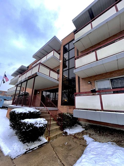 apt-104-6441 Pershing Rd, Stickney, IL, 60402-4183 | Card Image