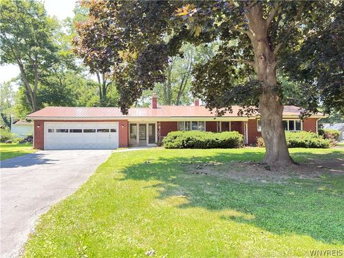 325 Mcchesney St, Wilson, NY, 14172-9512 | Card Image