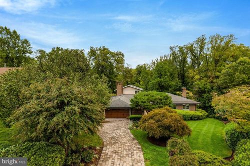 6952 Kyleakin Ct, MCLEAN, VA, 22101-1556 | Card Image