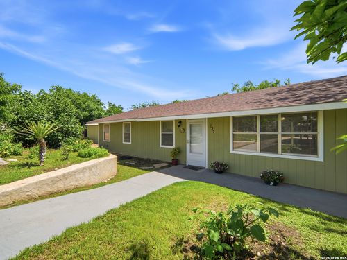 137 Michon Dr S, Kerrville, TX, 78028-7401 | Card Image
