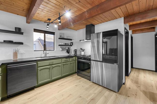 41605 Swan Dr, House other with 3 bedrooms, 2 bathrooms and 2 parking in Big Bear Lake CA | Image 7