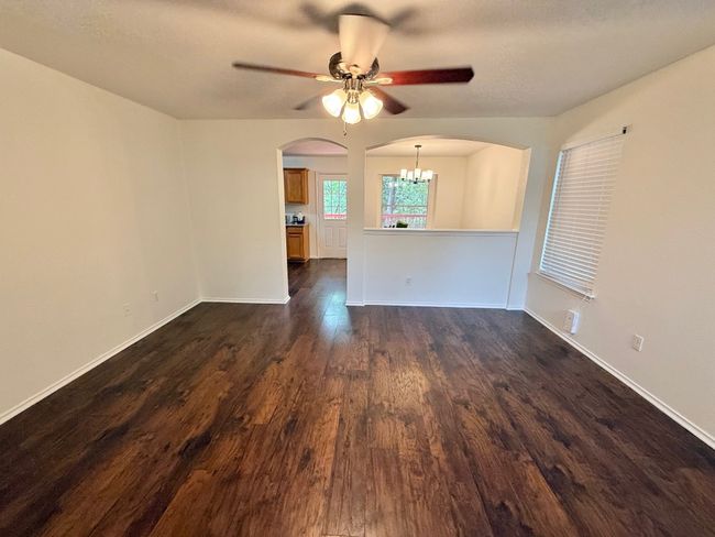 1464 David Curry Dr, House other with 3 bedrooms, 3 bathrooms and 4 parking in Round Rock TX | Image 6