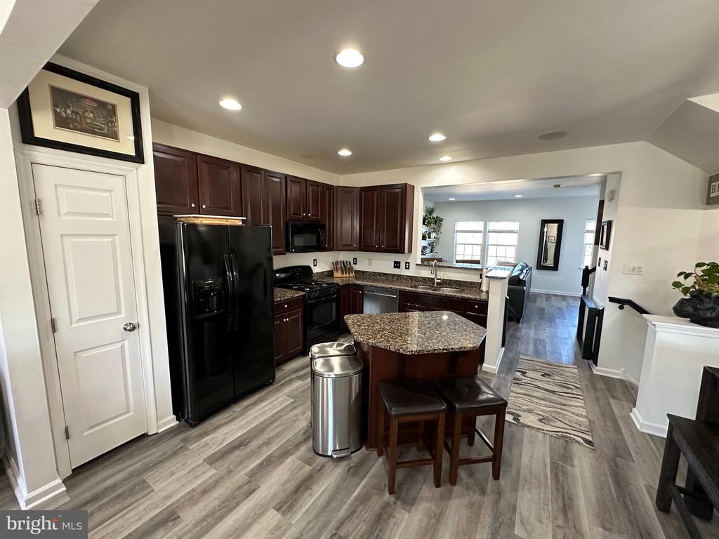 Residential Lease in MOUNT ROYAL 5