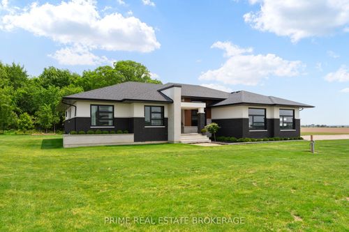 818 Oil Heritage Rd, Dresden, ON, N0P1M0 | Card Image