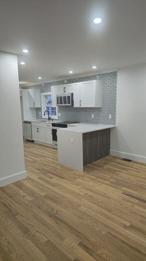 1-146 Dolphin Ave, Revere, MA, 02151-4129 | Card Image