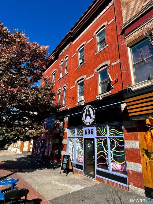 696 Main St, Middletown, CT, 06457-2733 | Card Image