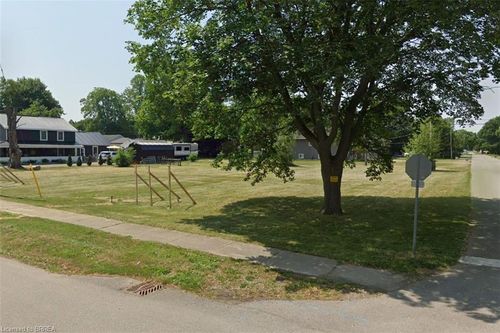 475 Gordon Street N, Bothwell, ON, N0P1C0 | Card Image