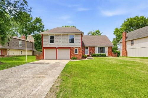 9726 Winslow Pl, Kansas City, MO, 64131-3267 | Card Image