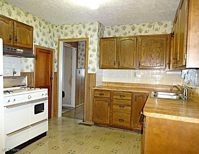 210 3 Rd St, House other with 3 bedrooms, 2 bathrooms and null parking in Spencer WV | Image 12