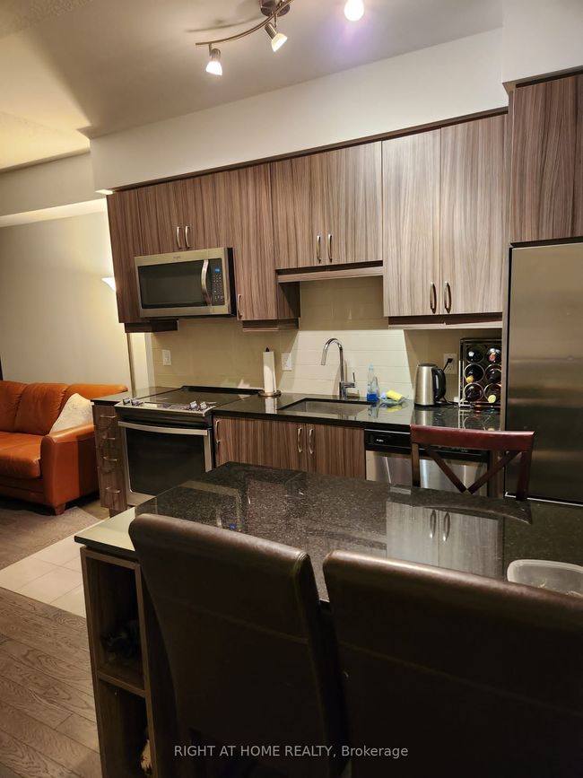 SW608 - 9191 Yonge St, Condo with 2 bedrooms, 2 bathrooms and 1 parking in Richmond Hill ON | Image 18