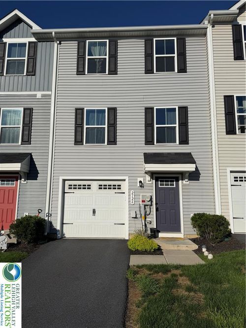 2126 Cross Country Rd, Northampton, PA, 18067-8725 | Card Image